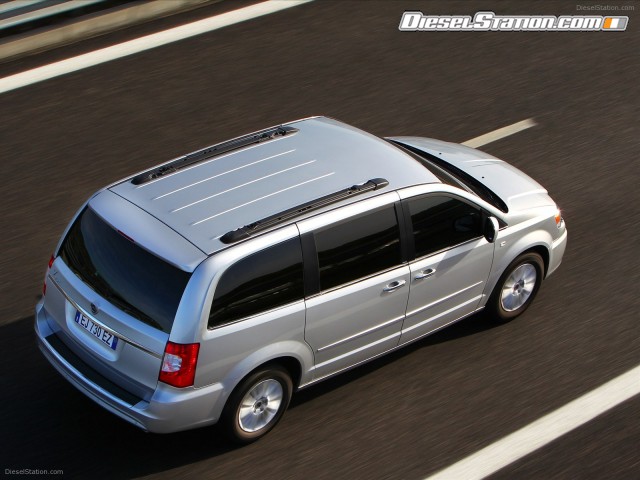 Lancia Voyager 2012 Picture #14 Lancia Voyager 2012 Picture #14