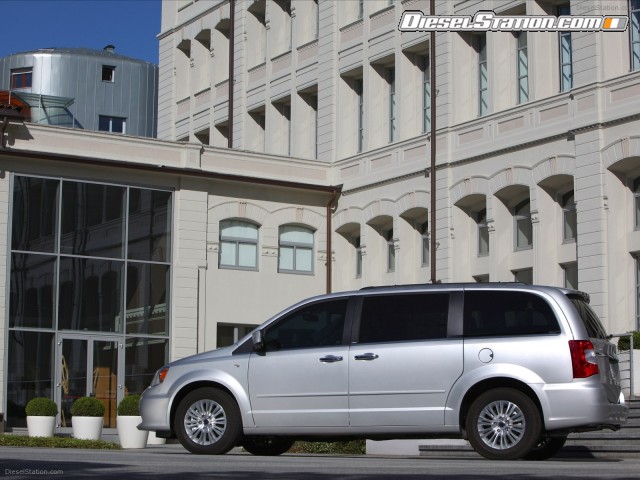 Lancia Voyager 2012 Picture #6 Lancia Voyager 2012 Picture #6