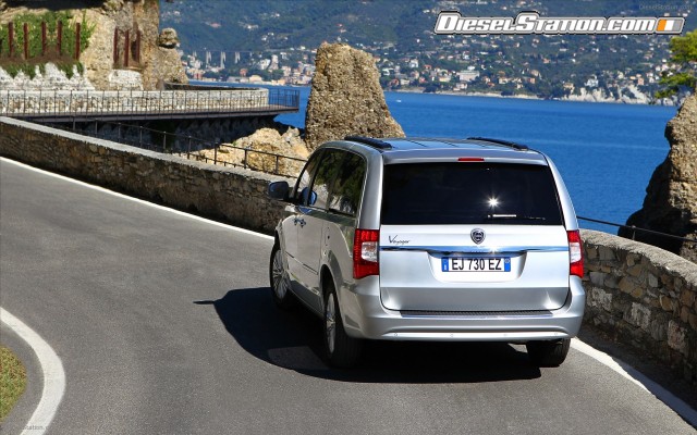 Lancia Voyager 2012 Widescreen Picture #16 Lancia Voyager 2012 Widescreen Picture #16