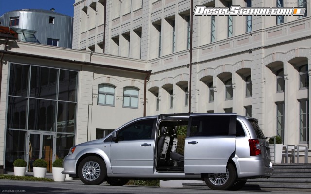 Lancia Voyager 2012 Widescreen Picture #38 Lancia Voyager 2012 Widescreen Picture #38