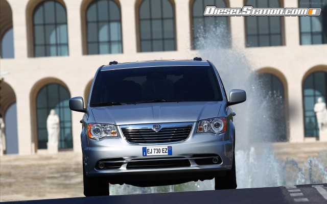 Lancia Voyager 2012 Widescreen Picture #11 Lancia Voyager 2012 Widescreen Picture #11