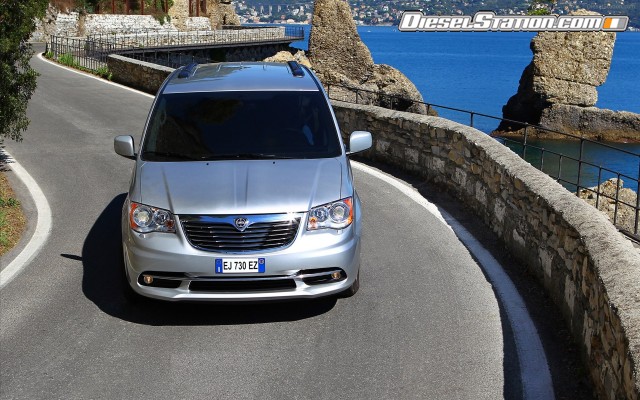 Lancia Voyager 2012 Widescreen Picture #30 Lancia Voyager 2012 Widescreen Picture #30