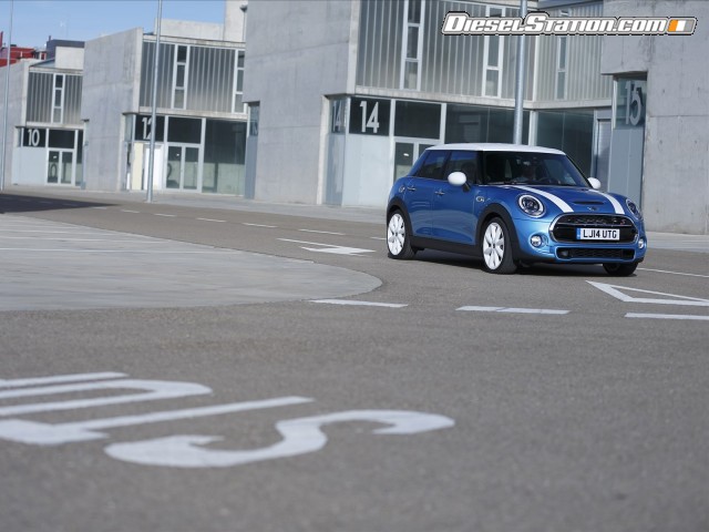 MINI Cooper 5 door 2015 Picture #105 MINI Cooper 5 door 2015 Picture #105