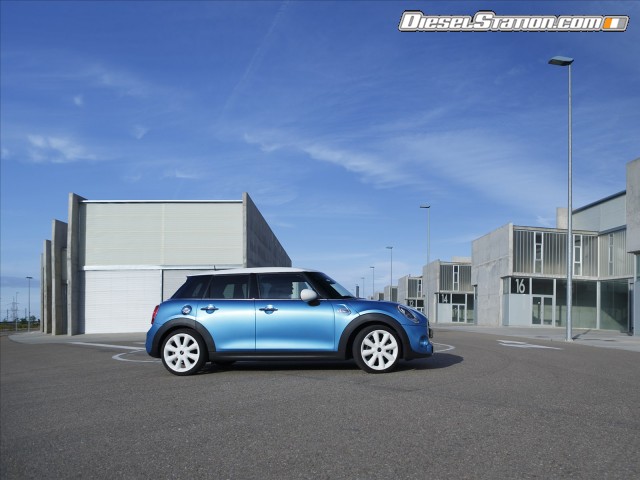 MINI Cooper 5 door 2015 Picture #182 MINI Cooper 5 door 2015 Picture #182