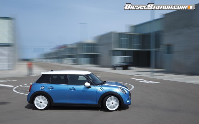 MINI Cooper 5 door 2015 Widescreen Picture #4 MINI Cooper 5 door 2015 Widescreen Picture #4