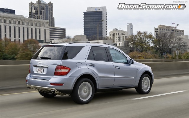 Mercedes 2010 ML450 Hybrid Widescreen Picture #5 Mercedes 2010 ML450 Hybrid Widescreen Picture #5