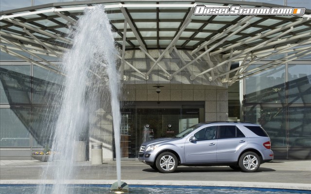 Mercedes 2010 ML450 Hybrid Widescreen Picture #18 Mercedes 2010 ML450 Hybrid Widescreen Picture #18