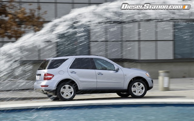 Mercedes 2010 ML450 Hybrid Widescreen Picture #27 Mercedes 2010 ML450 Hybrid Widescreen Picture #27