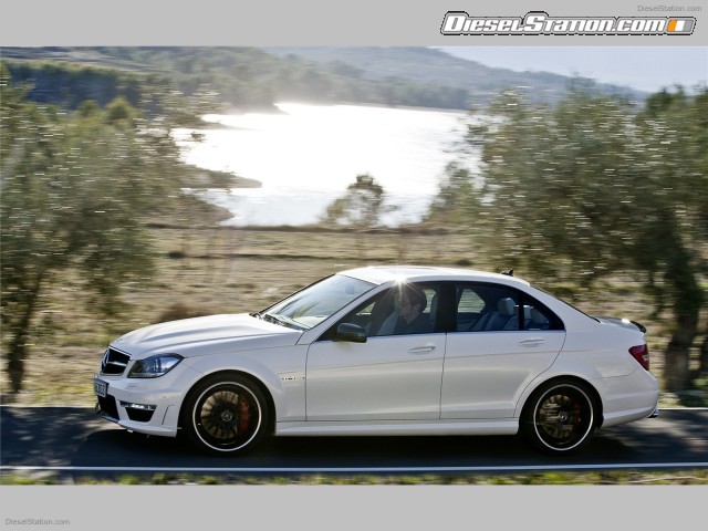Mercedes C63 AMG Sedan 2012 Picture #26 Mercedes C63 AMG Sedan 2012 Picture #26