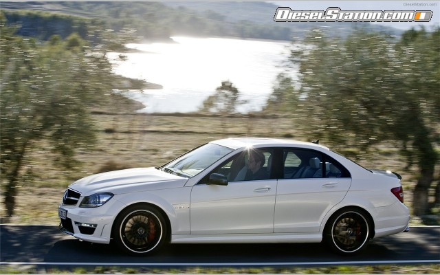 Mercedes C63 AMG Sedan 2012 Widescreen Picture #13 Mercedes C63 AMG Sedan 2012 Widescreen Picture #13