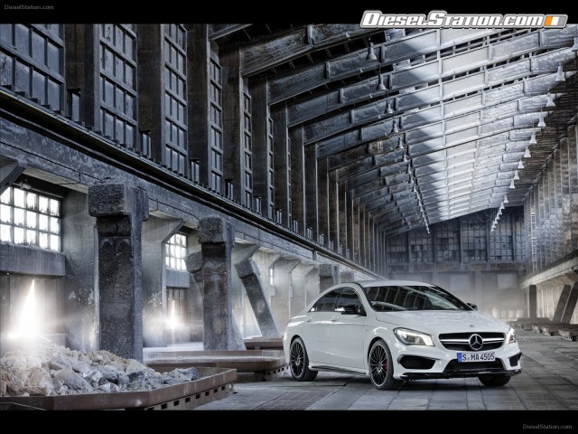 Mercedes CLA45 AMG 2014 Picture #10 Mercedes CLA45 AMG 2014 Picture #10