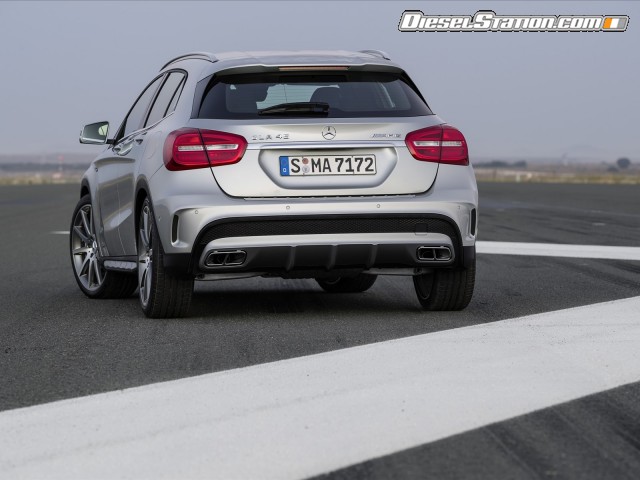 Mercedes GLA45 AMG 2014 Picture #10 Mercedes GLA45 AMG 2014 Picture #10