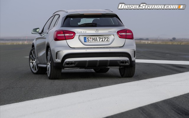 Mercedes GLA45 AMG 2014 Widescreen Picture #2 Mercedes GLA45 AMG 2014 Widescreen Picture #2