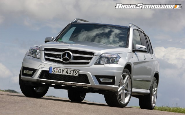 Mercedes GLK 220 CDI and GLK 250 CDI 4MATIC BlueEFFICIENCY Widescreen Picture #1 Mercedes GLK 220 CDI and GLK 250 CDI 4MATIC BlueEFFICIENCY Widescreen Picture #1