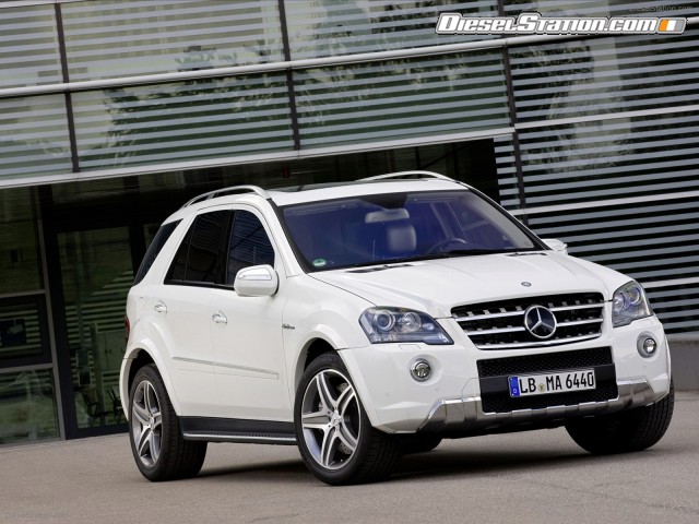 Mercedes ML 63 AMG 2011 Picture #7 Mercedes ML 63 AMG 2011 Picture #7