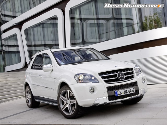 Mercedes ML 63 AMG 2011 Picture #11 Mercedes ML 63 AMG 2011 Picture #11
