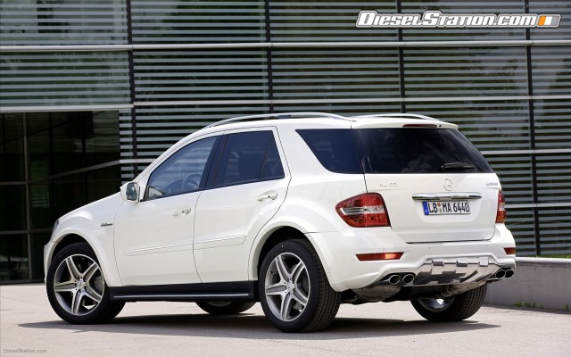 Mercedes ML 63 AMG 2011 Widescreen Picture #8 Mercedes ML 63 AMG 2011 Widescreen Picture #8