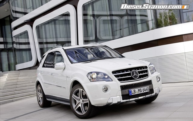Mercedes ML 63 AMG 2011 Widescreen Picture #6 Mercedes ML 63 AMG 2011 Widescreen Picture #6