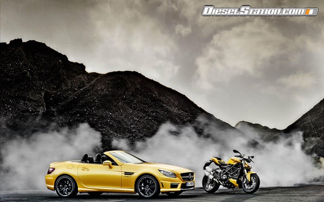 Mercedes SLK55 AMG Ducati Streetfighter 848 Widescreen Picture #5 Mercedes SLK55 AMG Ducati Streetfighter 848 Widescreen Picture #5