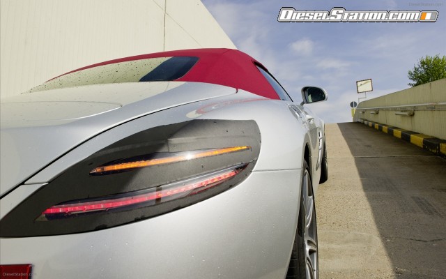 Mercedes SLS AMG Roadster 2011 Widescreen Picture #10 Mercedes SLS AMG Roadster 2011 Widescreen Picture #10