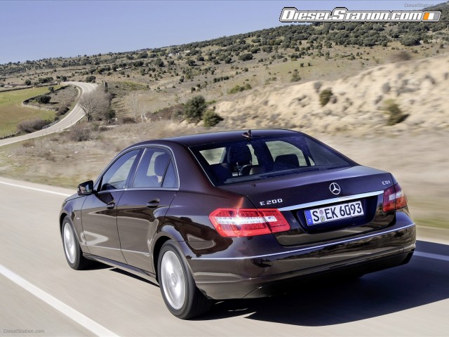 Mercedes debuts new efficient four cylinder E Class models Picture #3 Mercedes debuts new efficient four cylinder E Class models Picture #3