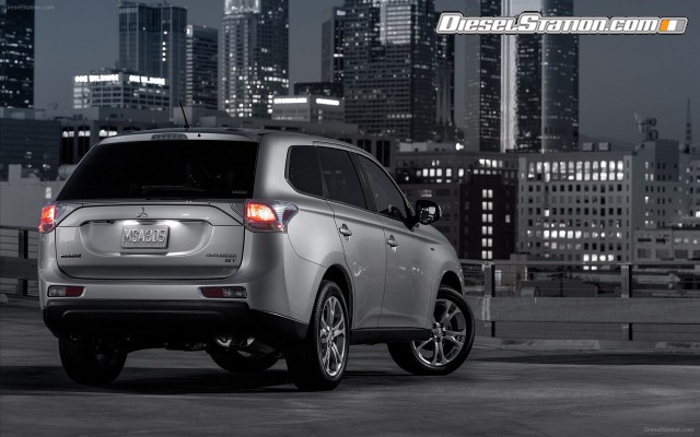 Mitsubishi Outlander GT 2014 Widescreen Picture #3 Mitsubishi Outlander GT 2014 Widescreen Picture #3