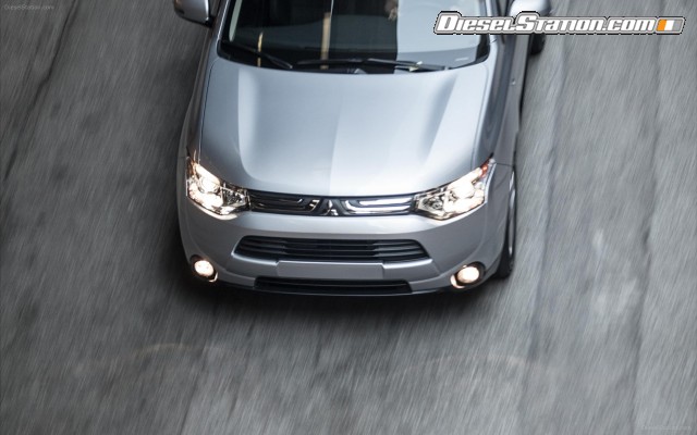 Mitsubishi Outlander GT 2014 Widescreen Picture #2 Mitsubishi Outlander GT 2014 Widescreen Picture #2