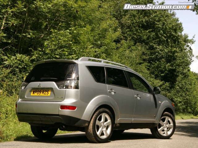 Mitsubishi Two New Outlanders To Help Relieve The Pinch Picture #2 Mitsubishi Two New Outlanders To Help Relieve The Pinch Picture #2