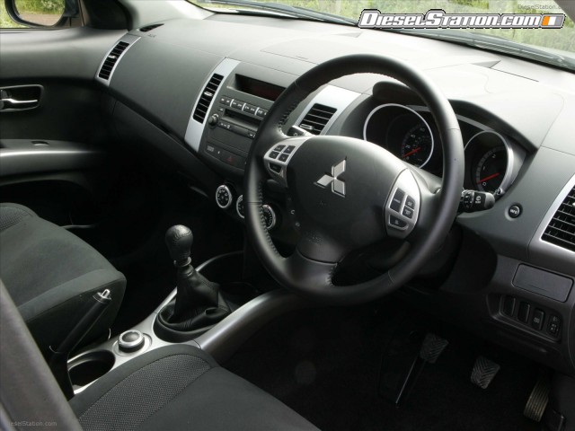 Mitsubishi Two New Outlanders To Help Relieve The Pinch Picture #1 Mitsubishi Two New Outlanders To Help Relieve The Pinch Picture #1