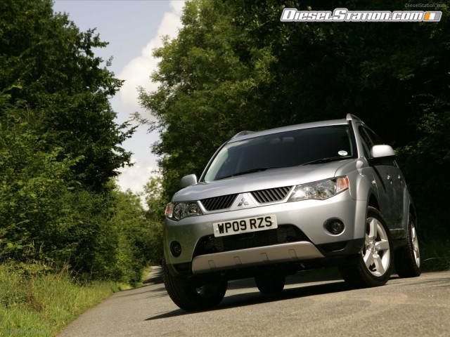 Mitsubishi Two New Outlanders To Help Relieve The Pinch Picture #0 Mitsubishi Two New Outlanders To Help Relieve The Pinch Picture #0