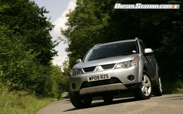 Mitsubishi Two New Outlanders To Help Relieve The Pinch Widescreen Picture #4 Mitsubishi Two New Outlanders To Help Relieve The Pinch Widescreen Picture #4