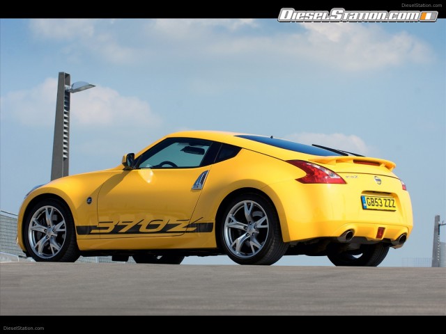 Nissan 2010 370Z Yellow Picture #2 Nissan 2010 370Z Yellow Picture #2