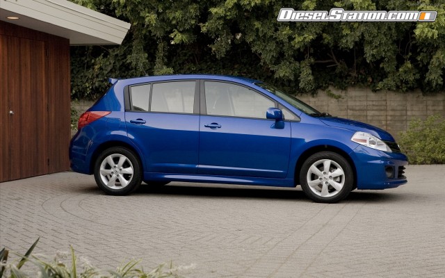 Nissan Versa 1 8 2010 Widescreen Picture #2 Nissan Versa 1 8 2010 Widescreen Picture #2