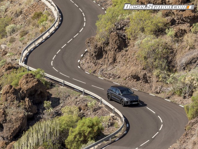 Porsche Macan GTS 2017 Picture #2 Porsche Macan GTS 2017 Picture #2