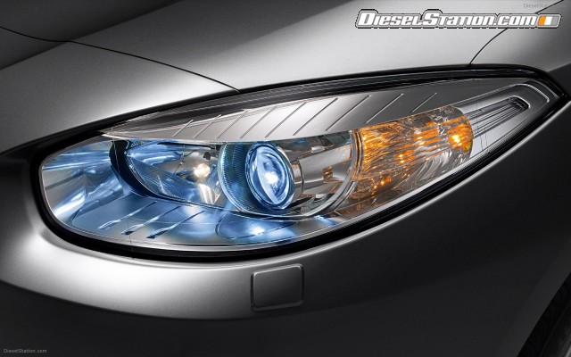 Renault 2010 Fluence Widescreen Picture #2 Renault 2010 Fluence Widescreen Picture #2