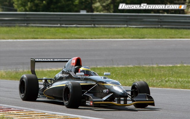 Renault 2010 Formula 2 race car Widescreen Picture #0 Renault 2010 Formula 2 race car Widescreen Picture #0