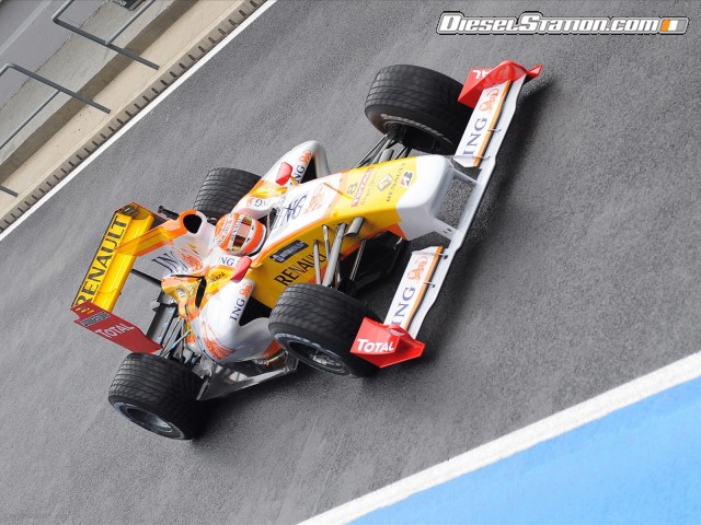 Renault ING F1 Team Unveils the R29 Picture #10 Renault ING F1 Team Unveils the R29 Picture #10