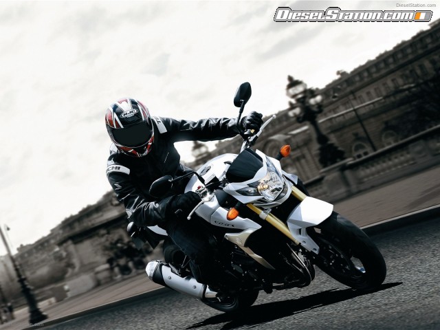 Suzuki GSR750 2011 Picture #18 Suzuki GSR750 2011 Picture #18