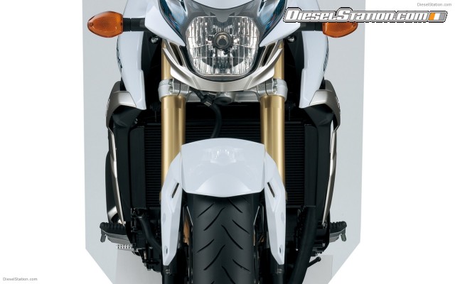 Suzuki GSR750 2011 Widescreen Picture #15 Suzuki GSR750 2011 Widescreen Picture #15