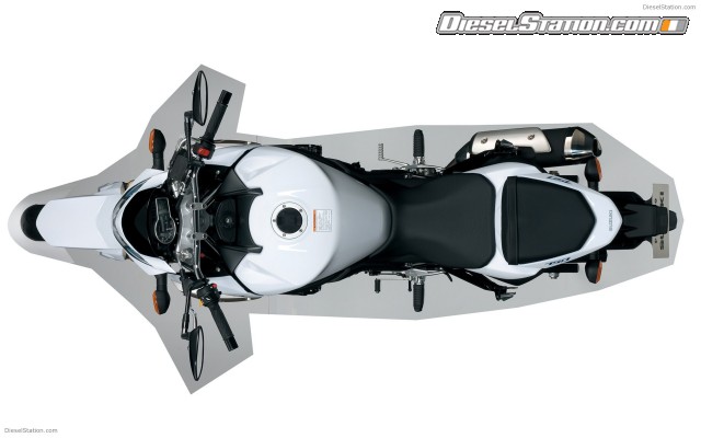 Suzuki GSR750 2011 Widescreen Picture #9 Suzuki GSR750 2011 Widescreen Picture #9