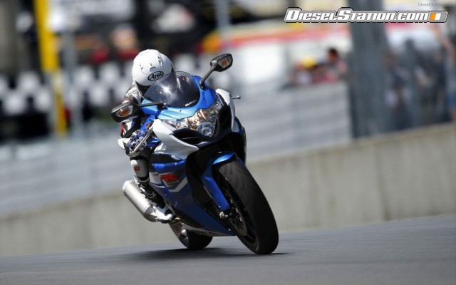 Suzuki GSX R1000 2012 Widescreen Picture #18 Suzuki GSX R1000 2012 Widescreen Picture #18