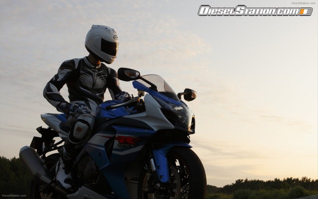 Suzuki GSX R1000 2012 Widescreen Picture #15 Suzuki GSX R1000 2012 Widescreen Picture #15