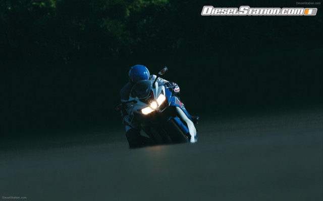Suzuki GSX R600 Widescreen Picture #3 Suzuki GSX R600 Widescreen Picture #3