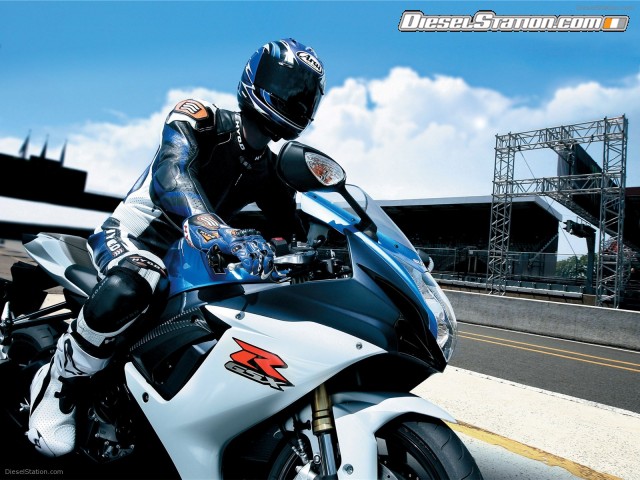 Suzuki GSX R750 2011 Picture #8 Suzuki GSX R750 2011 Picture #8
