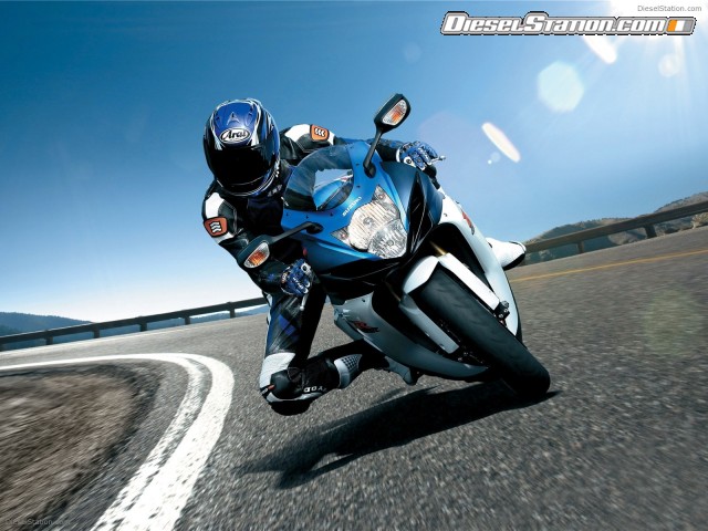 Suzuki GSX R750 2011 Picture #1 Suzuki GSX R750 2011 Picture #1