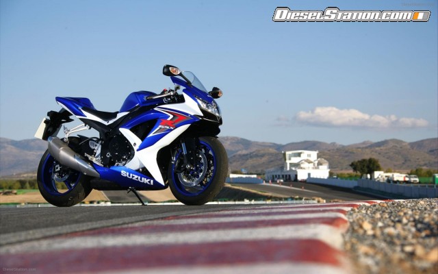 Suzuki GSX R750 Widescreen Picture #3 Suzuki GSX R750 Widescreen Picture #3