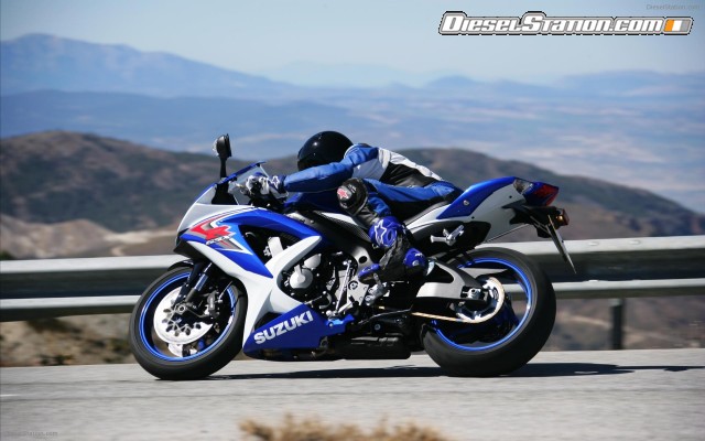 Suzuki GSX R750 Widescreen Picture #15 Suzuki GSX R750 Widescreen Picture #15
