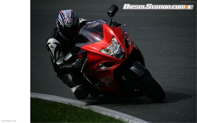 Suzuki Hayabusa GSX 1300R Widescreen Picture #1 Suzuki Hayabusa GSX 1300R Widescreen Picture #1