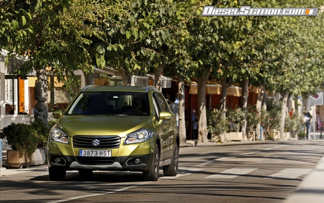 Suzuki SX4 Crossover 2014 Widescreen Picture #7 Suzuki SX4 Crossover 2014 Widescreen Picture #7