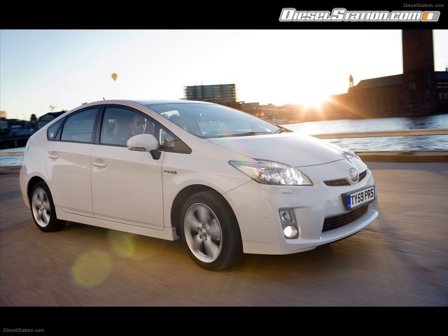 Toyota Adds Hi Tech Option Pack to New Prius Picture #3 Toyota Adds Hi Tech Option Pack to New Prius Picture #3